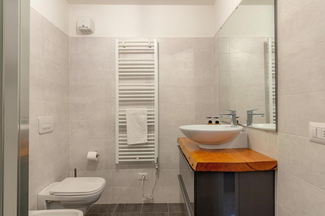Moderno Loft A Due Passi Dal Lago Apartment Torno Exterior photo